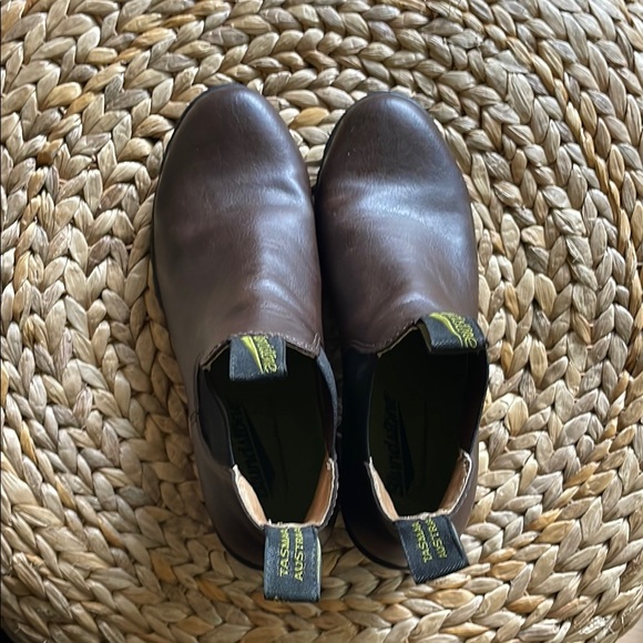 Blundstone Brown Vegan Leather Boots in original box - Picture 3 of 9